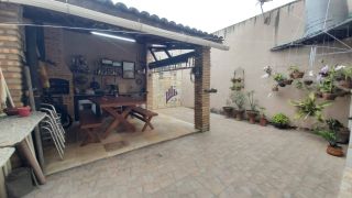 CASA SOLTA NA CIDADE DOS FUNCIONÁRIOS