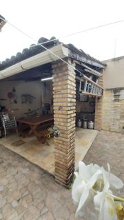 CASA SOLTA NA CIDADE DOS FUNCIONÁRIOS