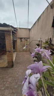 CASA SOLTA NA CIDADE DOS FUNCIONÁRIOS