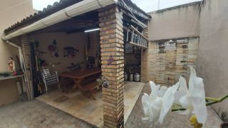 CASA SOLTA NA CIDADE DOS FUNCIONÁRIOS