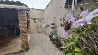 CASA SOLTA NA CIDADE DOS FUNCIONÁRIOS