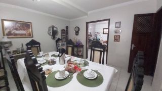 CASA SOLTA NA CIDADE DOS FUNCIONÁRIOS