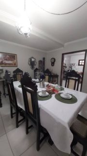 CASA SOLTA NA CIDADE DOS FUNCIONÁRIOS