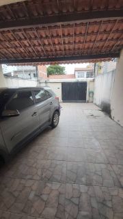 CASA SOLTA NA CIDADE DOS FUNCIONÁRIOS