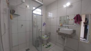 CASA SOLTA NA CIDADE DOS FUNCIONÁRIOS