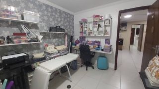 CASA SOLTA NA CIDADE DOS FUNCIONÁRIOS