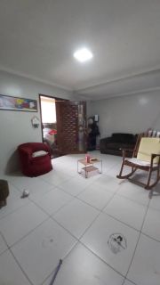 CASA SOLTA NA CIDADE DOS FUNCIONÁRIOS