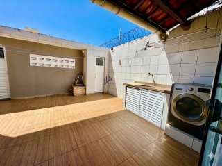 Casa com 5 quartos 4 suítes no bairro Luciano Cavalcante em Fortaleza