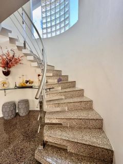 Casa com 5 quartos 4 suítes no bairro Luciano Cavalcante em Fortaleza