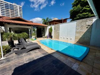 Casa com 5 quartos 4 suítes no bairro Luciano Cavalcante em Fortaleza