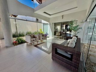 Casa com 5 quartos 4 suítes no bairro Luciano Cavalcante em Fortaleza