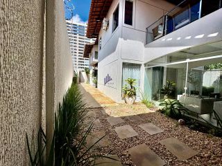 Casa com 5 quartos 4 suítes no bairro Luciano Cavalcante em Fortaleza