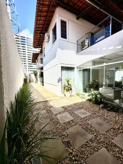 Casa com 5 quartos 4 suítes no bairro Luciano Cavalcante em Fortaleza