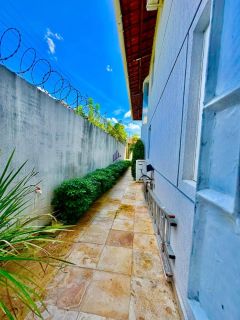 Casa com 5 quartos 4 suítes no bairro Luciano Cavalcante em Fortaleza