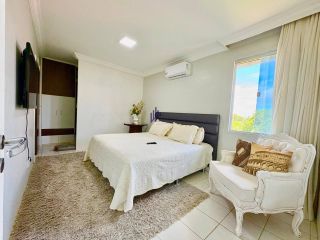 Casa com 5 quartos 4 suítes no bairro Luciano Cavalcante em Fortaleza
