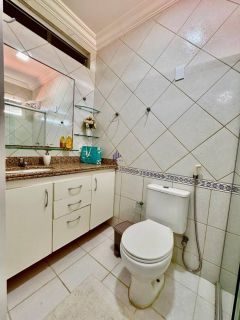 Casa com 5 quartos 4 suítes no bairro Luciano Cavalcante em Fortaleza