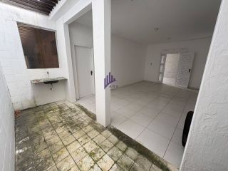Casa plana com 4 suítes e piscina na Maraponga