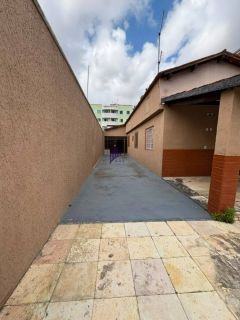 Casa plana com 4 suítes e piscina na Maraponga