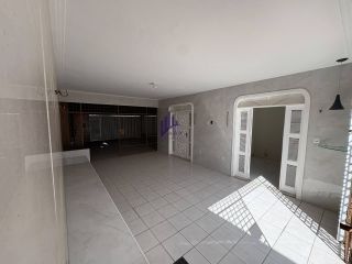 Casa plana com 4 suítes e piscina na Maraponga