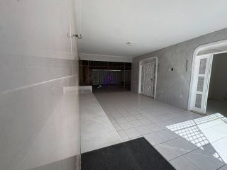 Casa plana com 4 suítes e piscina na Maraponga