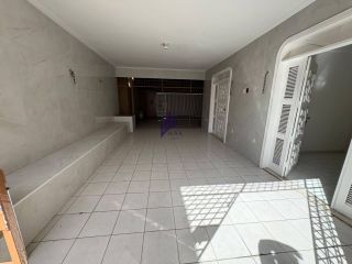 Casa plana com 4 suítes e piscina na Maraponga