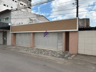 Casa plana com 4 suítes e piscina na Maraponga