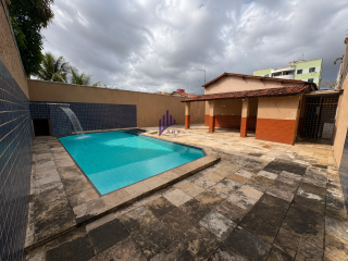 Casa plana com 4 suítes e piscina na Maraponga