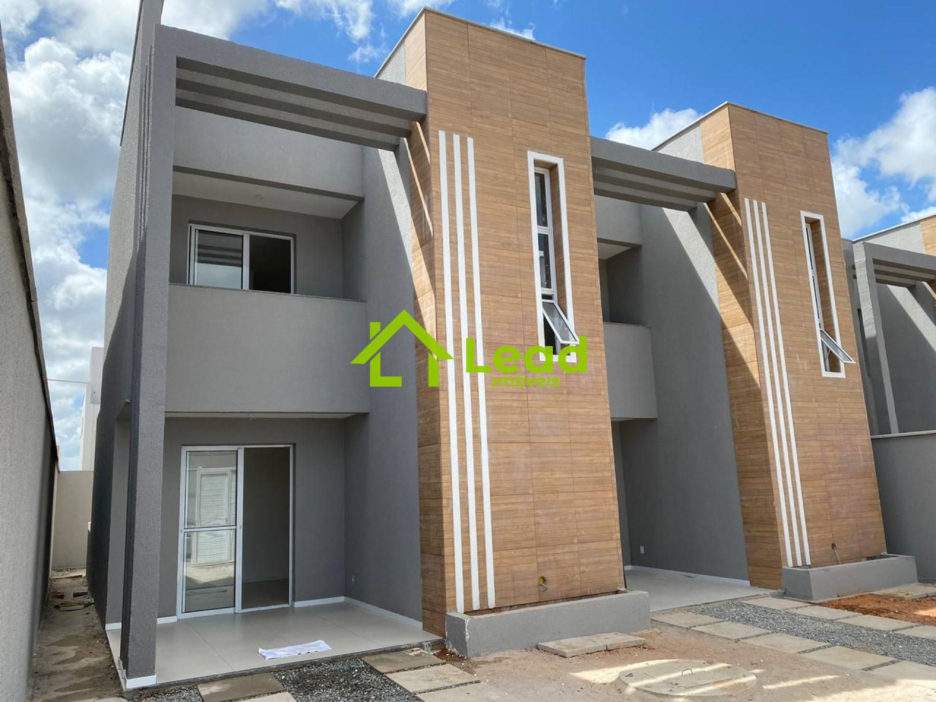 Casa Duplex no Eusébio com 03 Suítes á Venda- Ceará