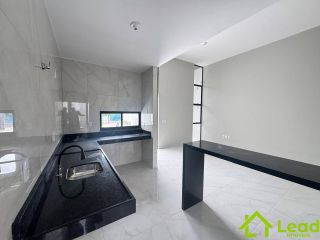 Casa com 03 Suítes á Venda na Lagoa Redonda Fortaleza- Ceará