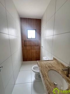 Casa com 03 Suítes á Venda na Lagoa Redonda Fortaleza- Ceará