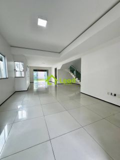 Casa Duplex 04 Suítes á Venda no Residencial Victor I Eusébio-Ceará