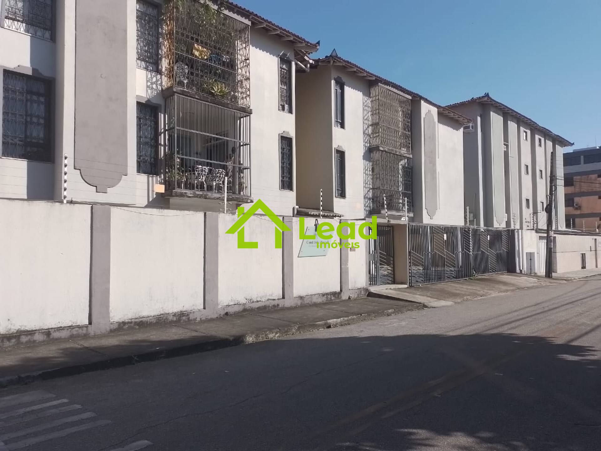 Apartamento com 03 Quartos no Montese á Venda em Fortaleza- Ceará