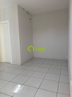 Aluga-se Sala Comercial de 17,50m² na Av. Washington Soares - Ceará
