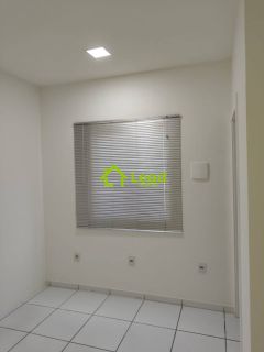 Aluga-se Sala Comercial de 17,50m² na Av. Washington Soares - Ceará