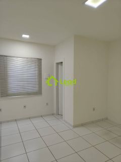 Aluga-se Sala Comercial de 17,50m² na Av. Washington Soares - Ceará