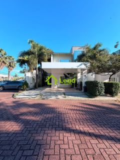 Casa de Esquina de Alto Padrão com 4 Suítes à Venda no Condomínio Marbella  Eusébio / Ceará