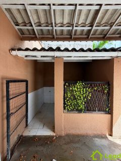 Casa Duplex de Esquina com Piscina e Energia Solar  3 Quartos no Eusébio- Ceará