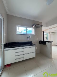 Casa Duplex de Esquina com Piscina e Energia Solar  3 Quartos no Eusébio- Ceará