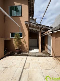 Casa Duplex de Esquina com Piscina e Energia Solar  3 Quartos no Eusébio- Ceará