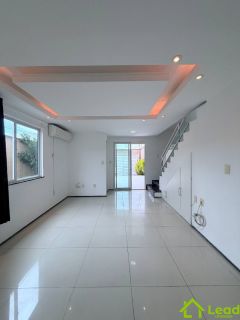 Casa Duplex de Esquina com Piscina e Energia Solar  3 Quartos no Eusébio- Ceará