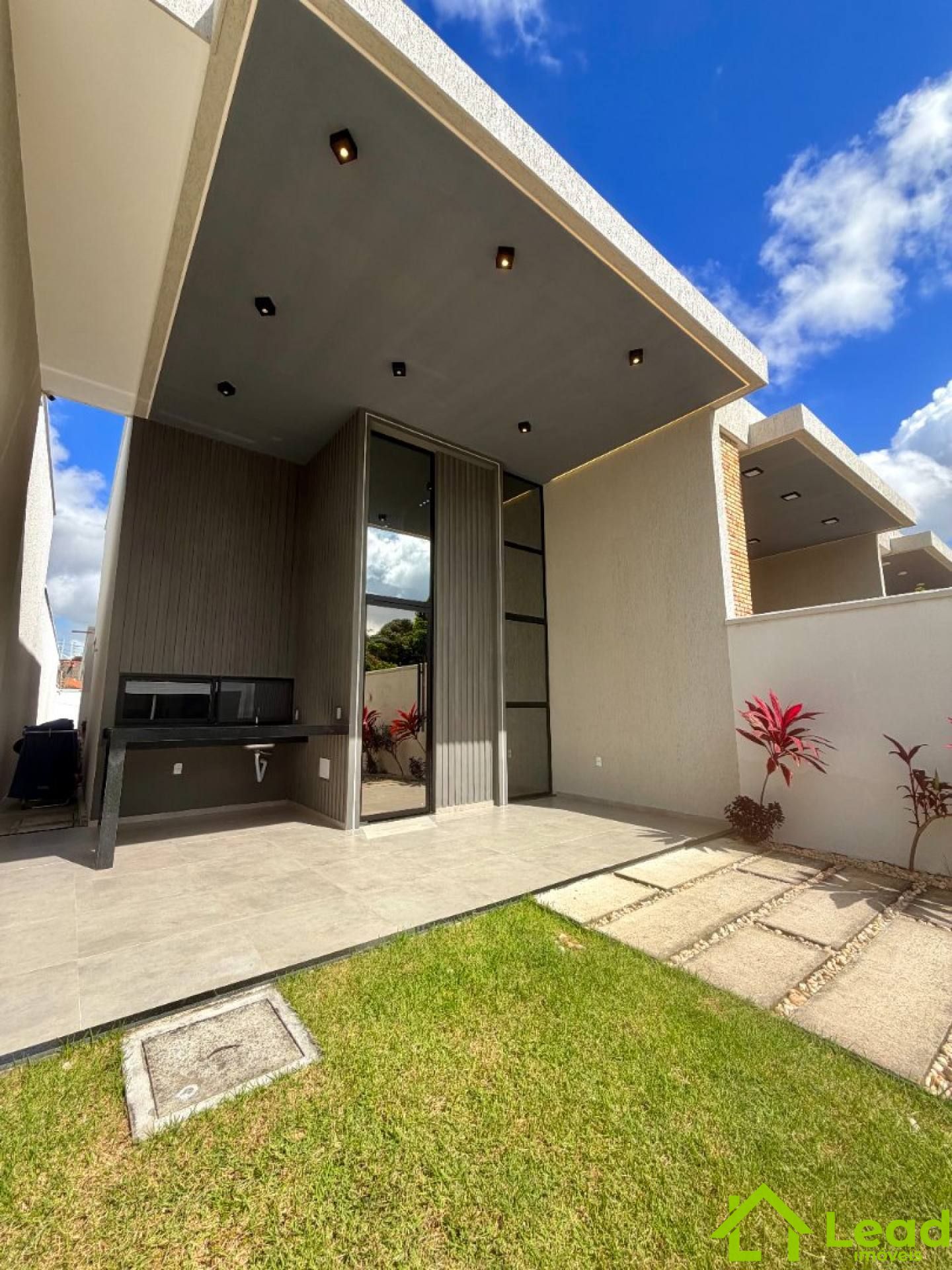 Casa 4 Suítes à Venda  no Villa Capri com Móveis Projetados no Eusébio- CE