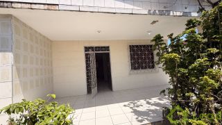 Casa com 04 Quartos no Montese á Venda em Fortaleza- Ceará