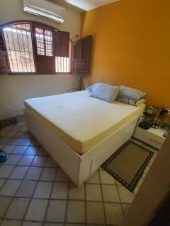 Casa situada no Pina com 2 pavimentos, 4 quartos, 2 suíte, salão de festa no 1° andar com bar.