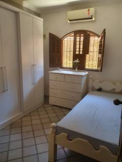 Casa situada no Pina com 2 pavimentos, 4 quartos, 2 suíte, salão de festa no 1° andar com bar.