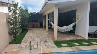 Casa com piscina, piedade, 240m² área construída,3 vagas, área de churrasco completa