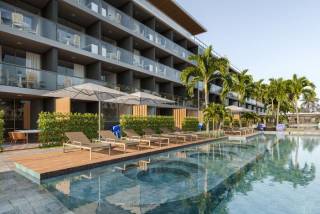 Carneiros Residence Resort, apartamento de 1 quarto com banheiro, sala de jantar, cozinha, varanda