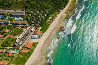 Carneiros Residence Resort, apartamento de 1 quarto com banheiro, sala de jantar, cozinha, varanda