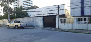 Galpão em Candeias com 403 m2, bem localizado perto de supermercados, colégios.