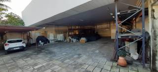 Galpão em Candeias com 403 m2, bem localizado perto de supermercados, colégios.