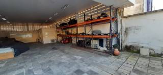 Galpão em Candeias com 403 m2, bem localizado perto de supermercados, colégios.